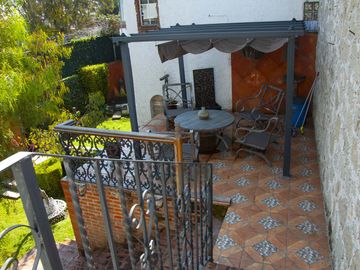Casa en Venta en Vista del Valle, estilo colonial mexicano, con gran jardín