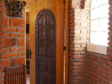 Casa en Venta en Vista del Valle, estilo colonial mexicano, con gran jardín