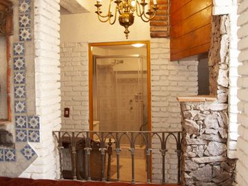 Casa en Venta en Vista del Valle, estilo colonial mexicano, con gran jardín