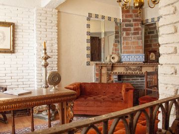 Casa en Venta en Vista del Valle, estilo colonial mexicano, con gran jardín
