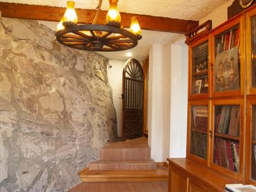 Casa en Venta en Vista del Valle, estilo colonial mexicano, con gran jardín
