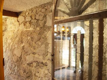 Casa en Venta en Vista del Valle, estilo colonial mexicano, con gran jardín