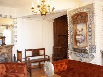 Casa en Venta en Vista del Valle, estilo colonial mexicano, con gran jardín