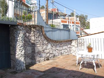 Casa en Venta en Vista del Valle, estilo colonial mexicano, con gran jardín