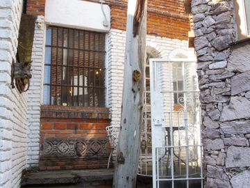 Casa en Venta en Vista del Valle, estilo colonial mexicano, con gran jardín