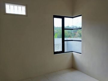 Rumah 2 Kavling Tanah Luas 1 Rumah Bebas Custom Denah di Kota Malang