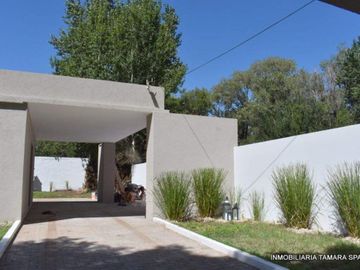 CASA A METROS DE LA CANCHA DE GOLF