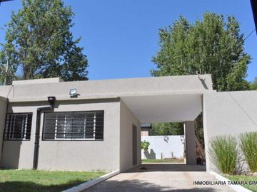 CASA A METROS DE LA CANCHA DE GOLF