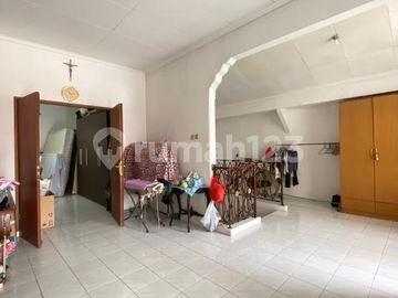 Rumah 2 Lantai Siap Huni di Lebak Bulus – Nyaman, Strategis, dan Luas