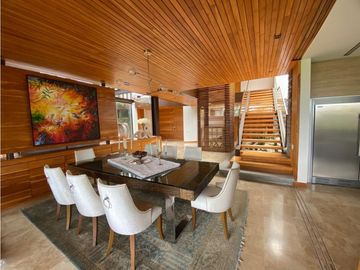 VENTA DE MODERNA CASA en Rionegro, sector Llanogrande.
