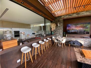 VENTA DE MODERNA CASA en Rionegro, sector Llanogrande.