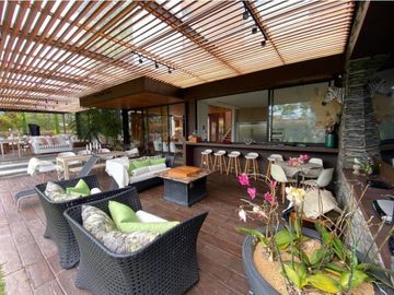 VENTA DE MODERNA CASA en Rionegro, sector Llanogrande.