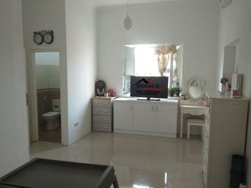 INFO JUAL Rumah Cantik 2 Lantai di Kemanggisan Raya,JAKBAR siap huni! Luas Tanah: 157 m2 8 kamar tidur