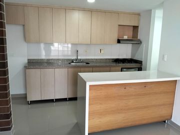 apartamento en arriendo en alto de las flores. Cod A28363