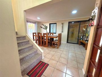 Amplia casa de 5 dormitorios, Villa Las Leyendas, Calama