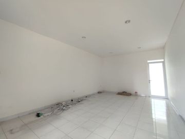 RUKO SIAP HUNI DI PINGGIR JALAN RAYA KEBONARUM
