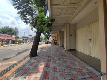 RUKO SIAP HUNI DI PINGGIR JALAN RAYA KEBONARUM