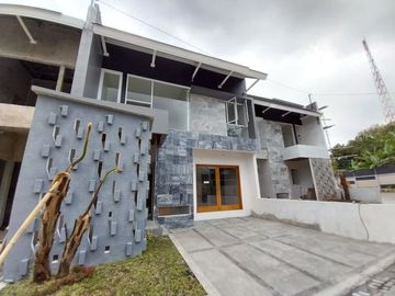 Dijual Rumah Premium 2 Lantai di Jl Damai Yogyakarta