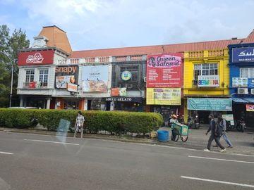 Disewakan Ruko Versailes BSD Lokasi Strategis Deretan Blenger Burger Dekat Sekolah Ora Et Labora, Cocok Untuk Usaha
