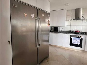 SE VENDE HERMOSO APARTAMENTO REMODELADO EN ALTO PRADO