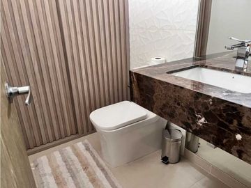 SE VENDE HERMOSO APARTAMENTO REMODELADO EN ALTO PRADO