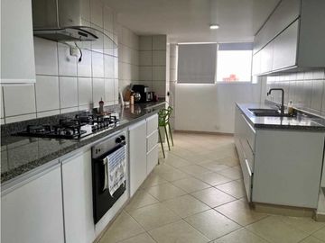 SE VENDE HERMOSO APARTAMENTO REMODELADO EN ALTO PRADO