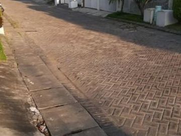 Rumah Taman Rivera regency - Rungkut, cantik siap huni BONUS 2AC