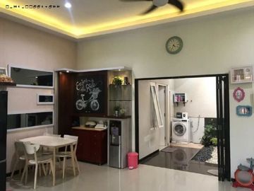 Rumah Taman Rivera regency - Rungkut, cantik siap huni BONUS 2AC