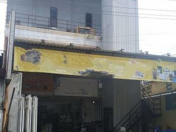 Gudang+Toko 3 Lantai di Kolonel Sugiono, Waru, Sidoarjo