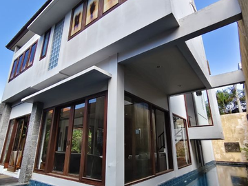 VILLA MODERN TROPIS DI SUDAMALA SANUR DENPASAR
