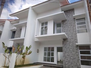 Dijual rumah ready stock mewah cantik rasa villa di Cisaranten Arcamanik