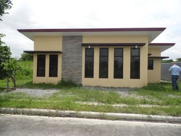 3 bedroom unfurnished house for sale located in Friendship V