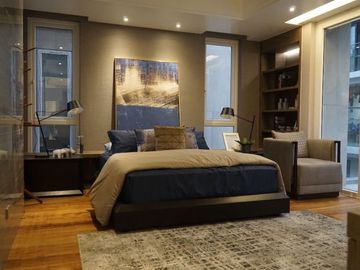1st Class Townhome with Private Pool and Elevator for Sale in New Manila !