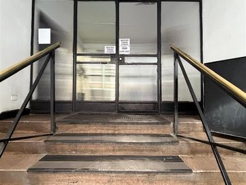 Oficina en venta recibidor, 1 privado y 1 baño en Santiago