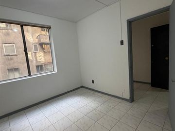 Oficina en venta recibidor, 1 privado y 1 baño en Santiago