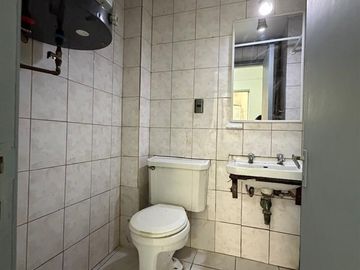 Oficina en venta recibidor, 1 privado y 1 baño en Santiago