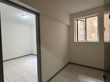 Oficina en venta recibidor, 1 privado y 1 baño en Santiago