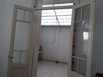 Venta Casa tipo PH muy buen estado. Amplio. Parque Patricios