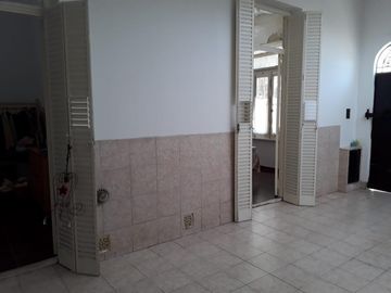 Venta Casa tipo PH muy buen estado. Amplio. Parque Patricios
