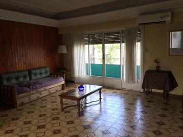 VENTA PH CON ENTRADA INDEPENDIENTE, 4 AMB. TERRAZA 235 MTS. SIN EXPENSAS.