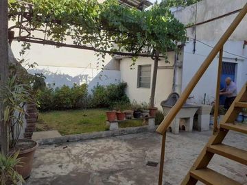 Casa Fondo en venta en Lanus Oeste