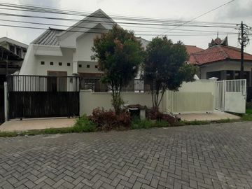 RUMAH BHASKARA SELATAN ( ex Rumah Kost) siap huni