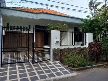 Rumah Jemursari Bisa untuk kantor, Strategis Semi Furnished