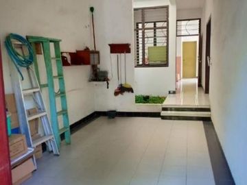 Rumah Jemursari Bisa untuk kantor, Strategis Semi Furnished