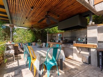Casa en venta de 4 dorm. en Las Condes