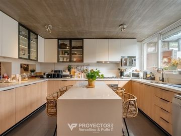 Casa en venta de 4 dorm. en Las Condes