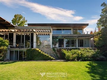 Casa en venta de 4 dorm. en Las Condes