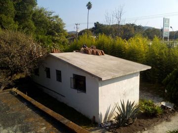 EN ZONA DE AGUAS TERMALES PROPIEDAD COMERCIAL