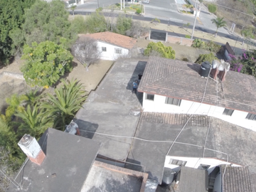 EN ZONA DE AGUAS TERMALES PROPIEDAD COMERCIAL