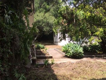 EN ZONA DE AGUAS TERMALES PROPIEDAD COMERCIAL
